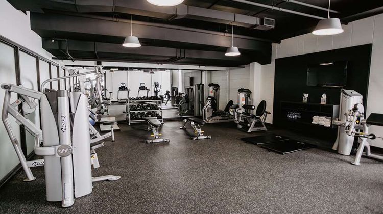 DoubleTree by Hilton Montreal Health