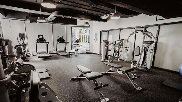 DoubleTree by Hilton Montreal Health
