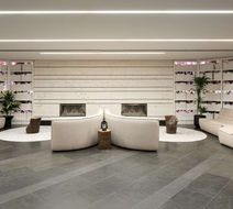 DoubleTree by Hilton Montreal Lobby