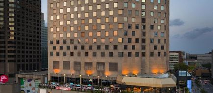 DoubleTree by Hilton Montreal Exterior