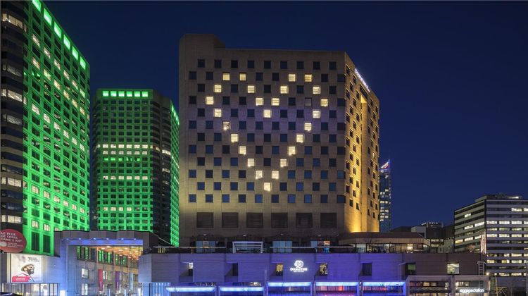 DoubleTree by Hilton Montreal Exterior