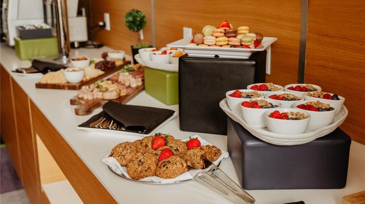 DoubleTree by Hilton Montreal Meeting