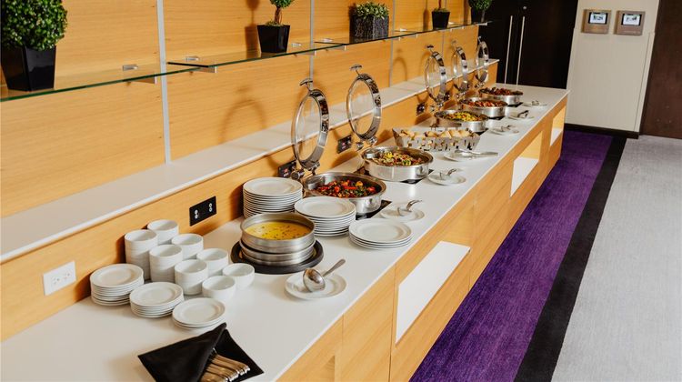 DoubleTree by Hilton Montreal Meeting