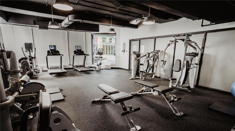 DoubleTree by Hilton Montreal Health