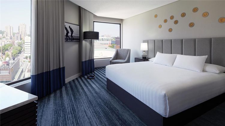 DoubleTree by Hilton Montreal Room