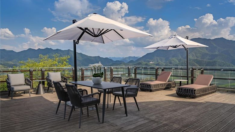 <b>Conrad Hangzhou Tonglu Room</b>. Images powered by <a href="https://iceportal.shijigroup.com/" title="IcePortal" target="_blank">IcePortal</a>.