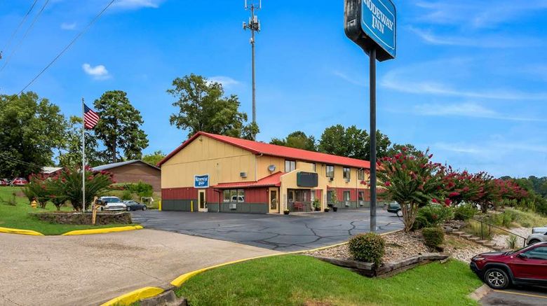<b>Rodeway Inn Benton Exterior</b>. Images powered by <a href="https://iceportal.shijigroup.com/" title="IcePortal" target="_blank">IcePortal</a>.