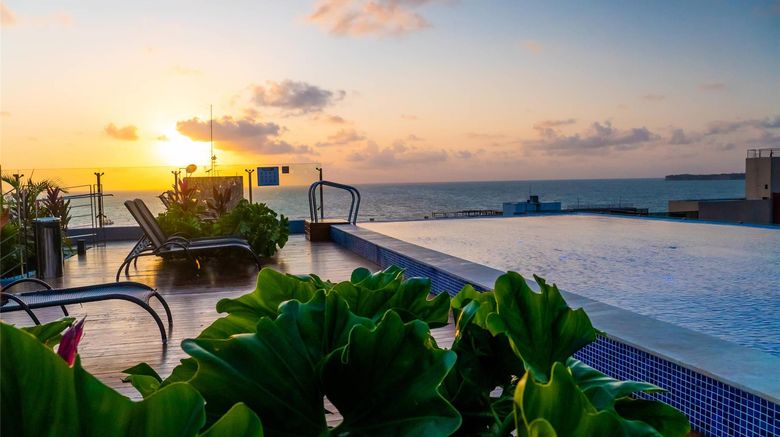 <b>Quality Suites Joao Pessoa Pool</b>. Images powered by <a href="https://iceportal.shijigroup.com/" title="IcePortal" target="_blank">IcePortal</a>.