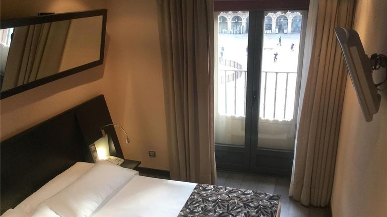 <b>Sercotel Las Torres Hotel Room</b>. Images powered by <a href="https://iceportal.shijigroup.com/" title="IcePortal" target="_blank">IcePortal</a>.