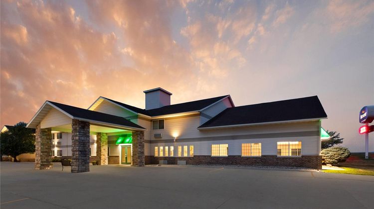 Baymont by Wyndham Harlan Exterior