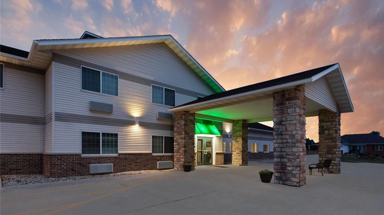 Baymont by Wyndham Harlan Exterior