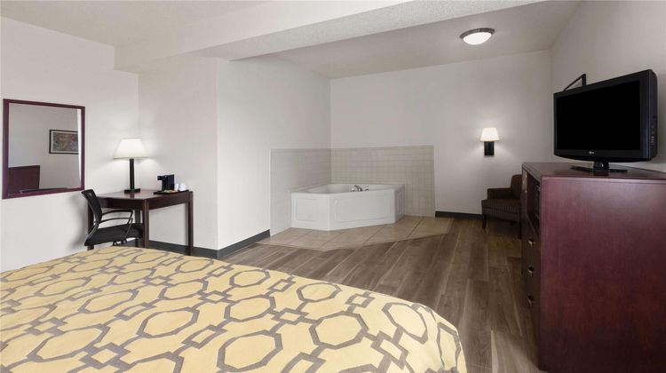 Baymont by Wyndham Harlan Suite