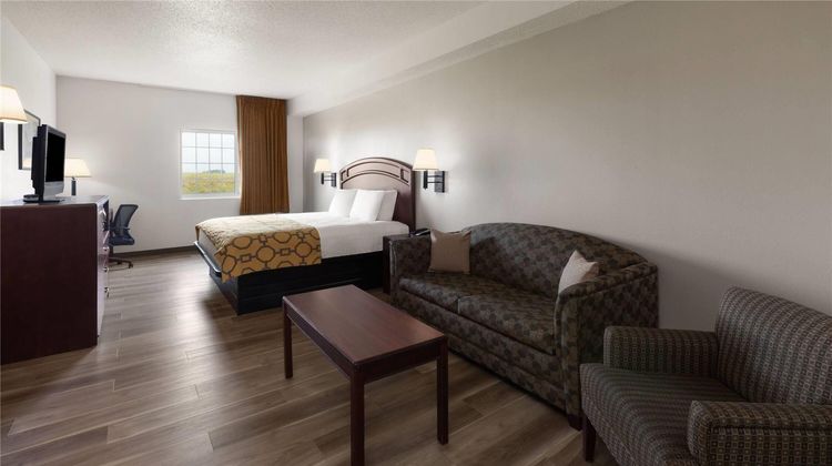 Baymont by Wyndham Harlan Suite