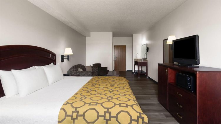 Baymont by Wyndham Harlan Suite