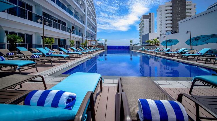 Wyndham Manta Sail Plaza Hotel Pool