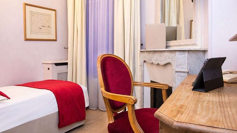 <b>Gavarni Hotel Room</b>. Images powered by <a href="https://iceportal.shijigroup.com/" title="IcePortal" target="_blank">IcePortal</a>.