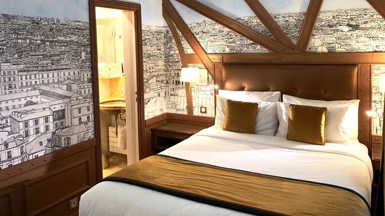 Gavarni Hotel Room