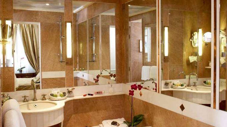 Gavarni Hotel Room