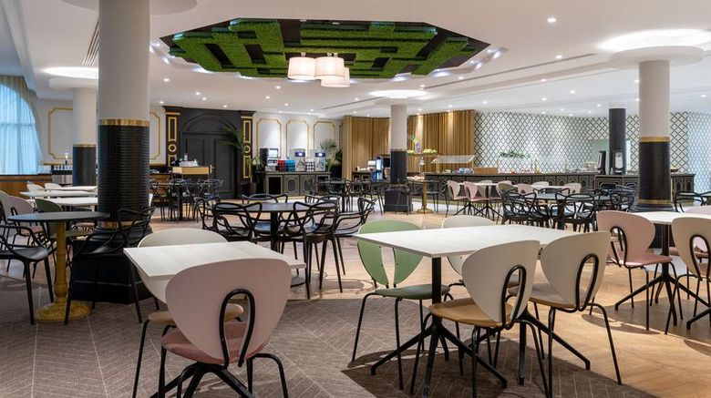 <b>Dream Castle Paris Restaurant</b>. Images powered by <a href="https://iceportal.shijigroup.com/" title="IcePortal" target="_blank">IcePortal</a>.