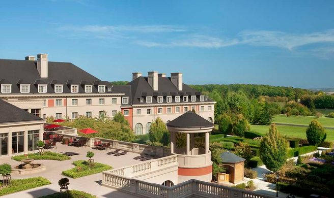 Dream Castle Paris Exterior