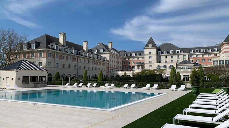 <b>Dream Castle Paris Pool</b>. Images powered by <a href="https://iceportal.shijigroup.com/" title="IcePortal" target="_blank">IcePortal</a>.