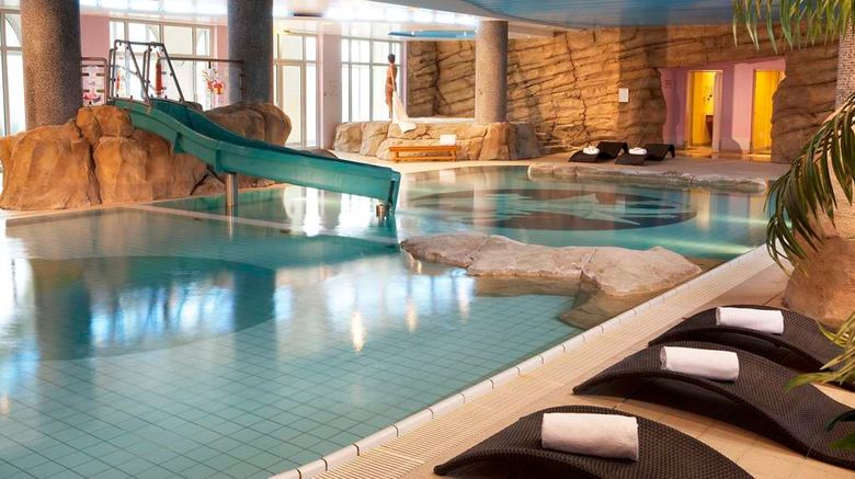 <b>Dream Castle Paris Pool</b>. Images powered by <a href="https://iceportal.shijigroup.com/" title="IcePortal" target="_blank">IcePortal</a>.