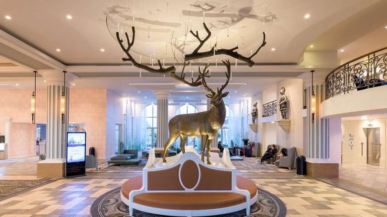 <b>Dream Castle Paris Lobby</b>. Images powered by <a href="https://iceportal.shijigroup.com/" title="IcePortal" target="_blank">IcePortal</a>.