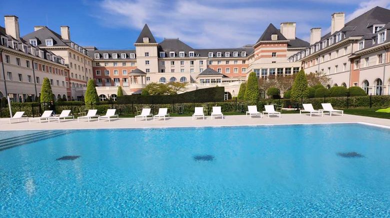 <b>Dream Castle Paris Pool</b>. Images powered by <a href="https://iceportal.shijigroup.com/" title="IcePortal" target="_blank">IcePortal</a>.