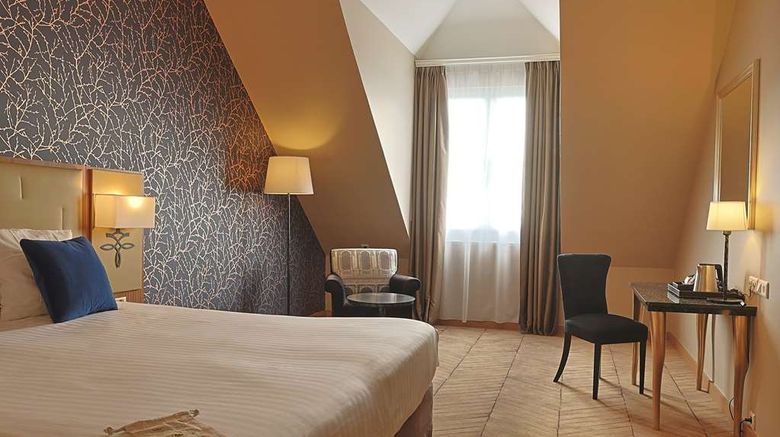 <b>Dream Castle Paris Room</b>. Images powered by <a href="https://iceportal.shijigroup.com/" title="IcePortal" target="_blank">IcePortal</a>.