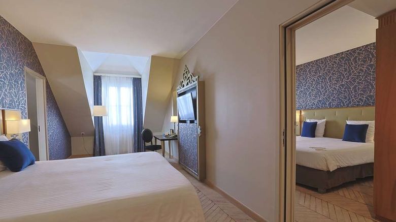 <b>Dream Castle Paris Room</b>. Images powered by <a href="https://iceportal.shijigroup.com/" title="IcePortal" target="_blank">IcePortal</a>.