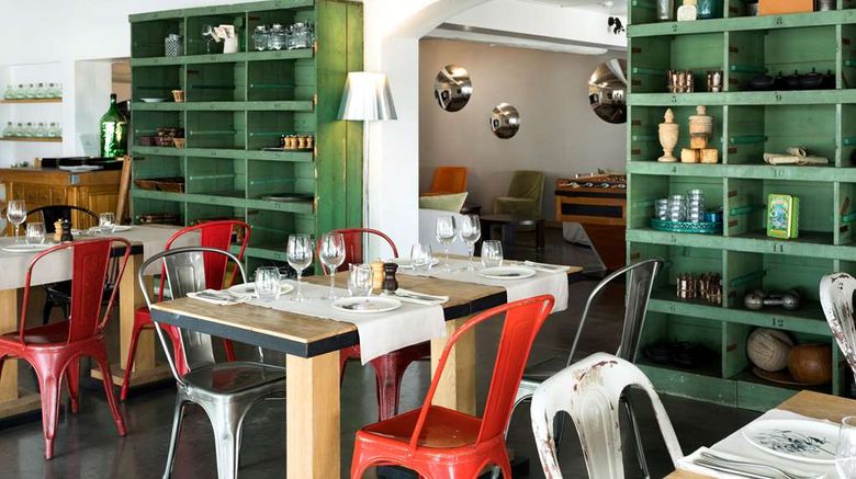 <b>Mas de la Fouque Restaurant</b>. Images powered by <a href="https://iceportal.shijigroup.com/" title="IcePortal" target="_blank">IcePortal</a>.