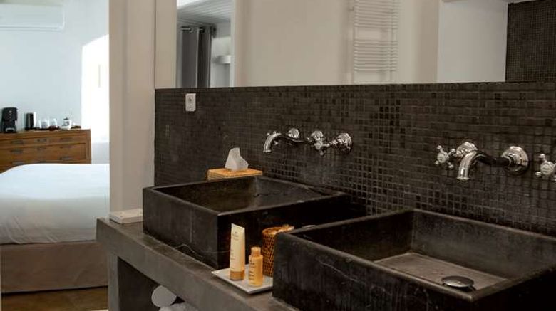 <b>Mas de la Fouque Room</b>. Images powered by <a href="https://iceportal.shijigroup.com/" title="IcePortal" target="_blank">IcePortal</a>.