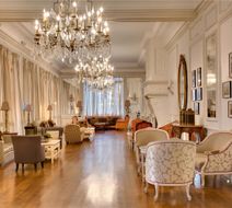 Pavillon Henri IV Hotel Lobby