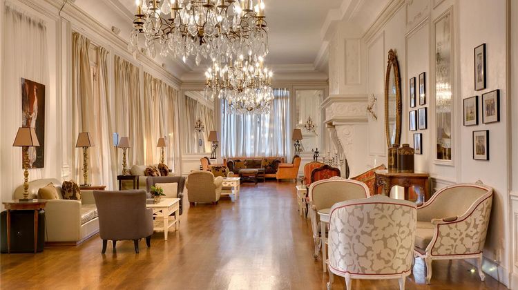 Pavillon Henri IV Hotel Lobby