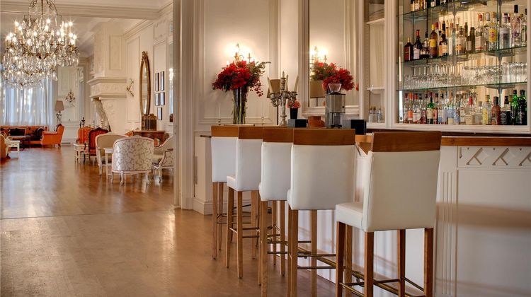 Pavillon Henri IV Hotel Lobby
