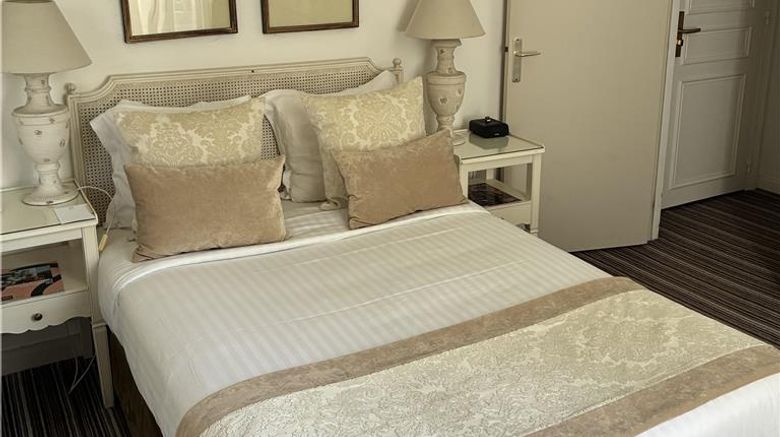 <b>Pavillon Henri IV Hotel Room</b>. Images powered by <a href="https://iceportal.shijigroup.com/" title="IcePortal" target="_blank">IcePortal</a>.