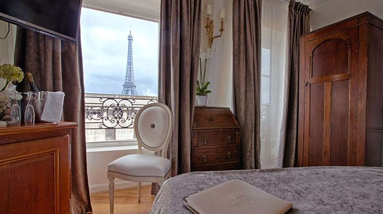Hotel Eiffel Trocadero Room