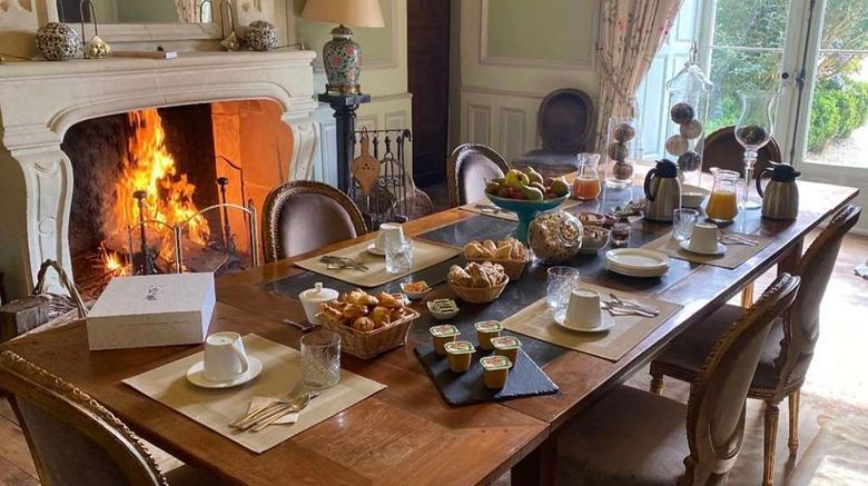 <b>Chateau de l'Epinay Restaurant</b>. Images powered by <a href="https://iceportal.shijigroup.com/" title="IcePortal" target="_blank">IcePortal</a>.