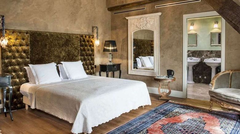 <b>Chateau de l'Epinay Room</b>. Images powered by <a href="https://iceportal.shijigroup.com/" title="IcePortal" target="_blank">IcePortal</a>.