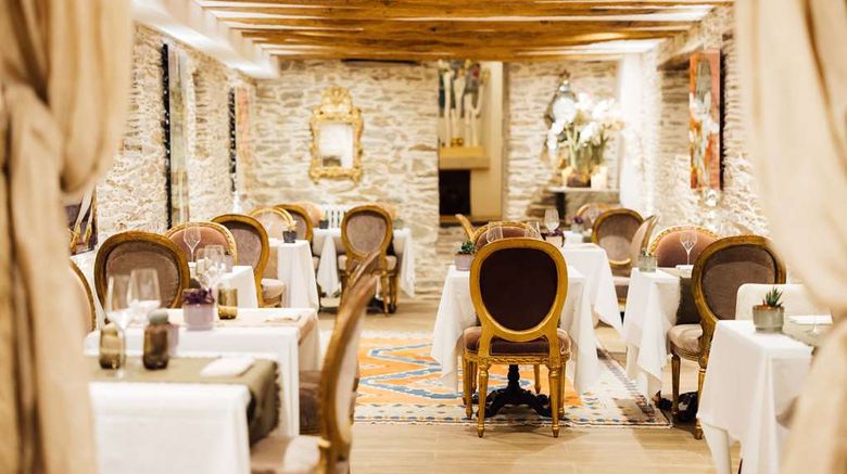 <b>Chateau de l'Epinay Restaurant</b>. Images powered by <a href="https://iceportal.shijigroup.com/" title="IcePortal" target="_blank">IcePortal</a>.