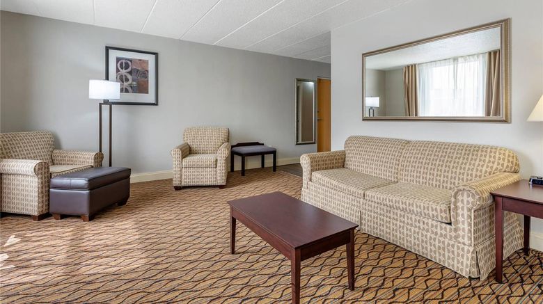 <b>Comfort Inn & Suites Glen Mills Suite</b>. Images powered by <a href="https://iceportal.shijigroup.com/" title="IcePortal" target="_blank">IcePortal</a>.