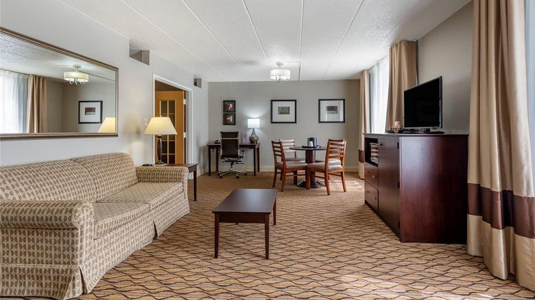<b>Comfort Inn & Suites Glen Mills Suite</b>. Images powered by <a href="https://iceportal.shijigroup.com/" title="IcePortal" target="_blank">IcePortal</a>.