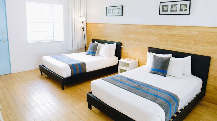 Aqua Hotel & Lounge Room