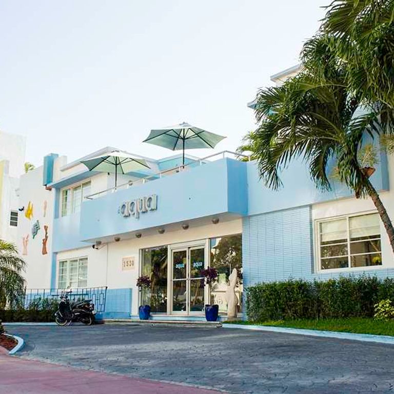 Aqua Hotel & Lounge