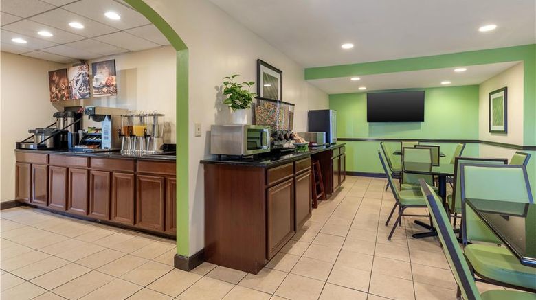 <b>SureStay By Best Western East Brunswick Restaurant</b>. Images powered by <a href="https://iceportal.shijigroup.com/" title="IcePortal" target="_blank">IcePortal</a>.