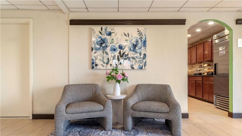 <b>SureStay By Best Western East Brunswick Lobby</b>. Images powered by <a href="https://iceportal.shijigroup.com/" title="IcePortal" target="_blank">IcePortal</a>.