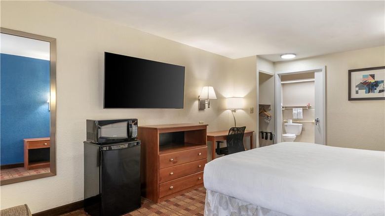 <b>SureStay By Best Western East Brunswick Room</b>. Images powered by <a href="https://iceportal.shijigroup.com/" title="IcePortal" target="_blank">IcePortal</a>.