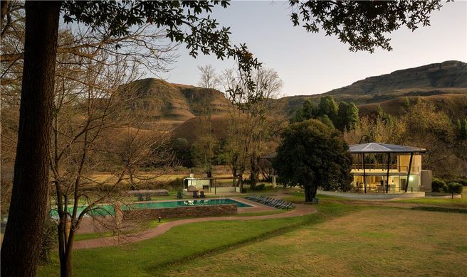 Sani Pass Hotel Exterior