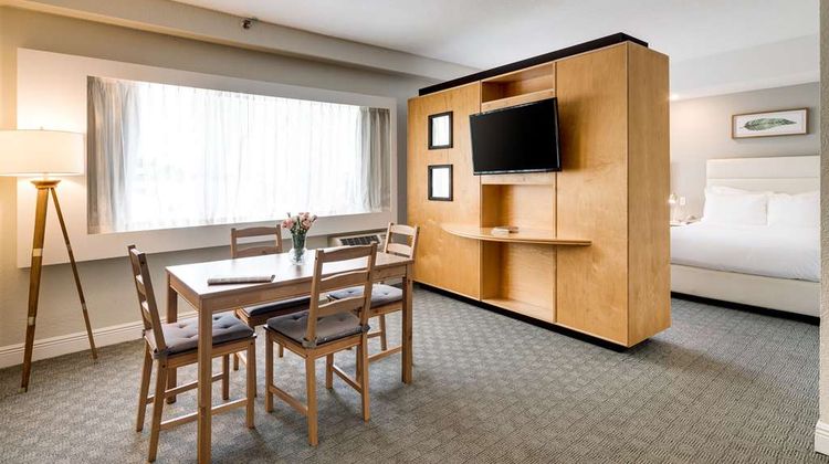 Crest Hotel & Suites Suite