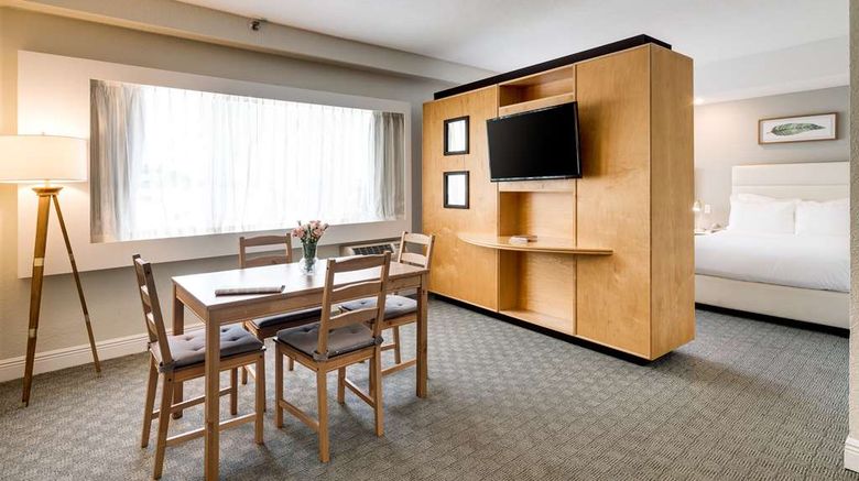 <b>Crest Hotel & Suites Suite</b>. Images powered by <a href="https://iceportal.shijigroup.com/" title="IcePortal" target="_blank">IcePortal</a>.